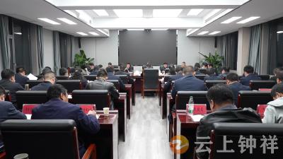 张勇组织市委理论学习中心组开展2025年第十四次集体学习