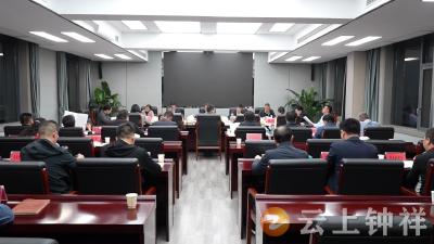 张勇组织市委理论学习中心组开展2025年第十三次集体学习