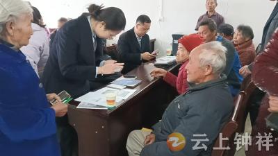 东桥柳河村：网格联动银行  上门办卡解忧