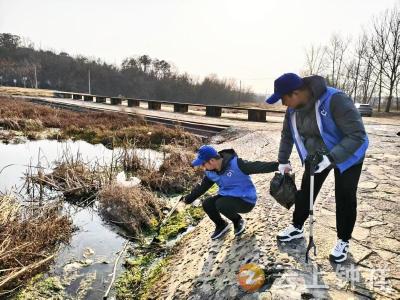 双河镇：志愿“青”力护碧水 携手共绘“绿”画卷