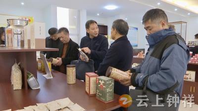 钟祥市市场监管局走进兴利食品有限公司开展精准服务对接