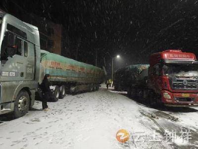 以雪为令 浴“雪”奋战——钟祥交通执法人迎战强寒潮守护平安路