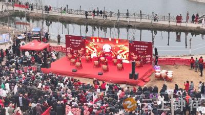 长寿镇：黄坡村里赶大集  刨猪宴上品年味