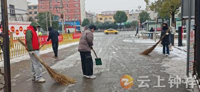 钟祥市道路运输管理局全力除雪保畅 护航旅客出行