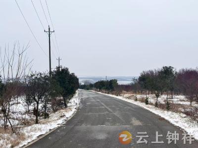 九里回族乡李家台村闻“雪”而动 筑牢防寒保暖暖心防线