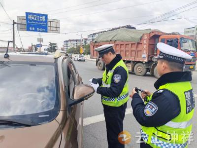 【复工复产进行时】节后返岗第一天 钟祥公安交警“满格电”投入工作