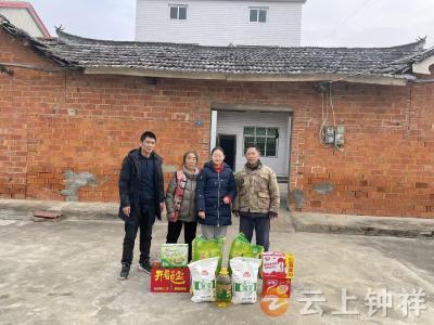 新春物资暖人心！钟祥市莫愁义警协会联合爱心企业为特殊家庭送年礼