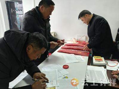 张集镇响水潭村：网格员上门送证 便民服务暖人心