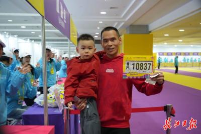 3万人奔跑，一座城守护