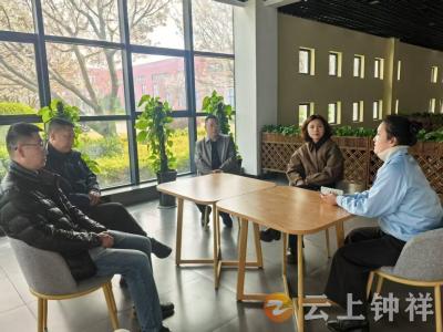 湖北钟祥：践行雷锋精神 精准助企纾困