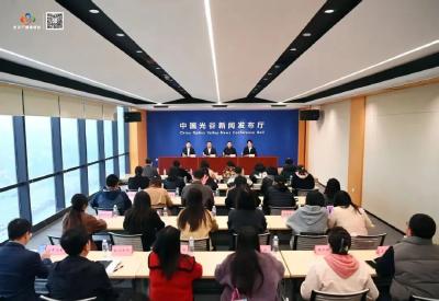 拖着行李箱抵达武汉，没打算再走