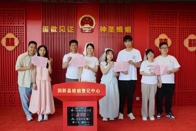 “全国通办”新政首迎“520” 民政局结婚登记火爆