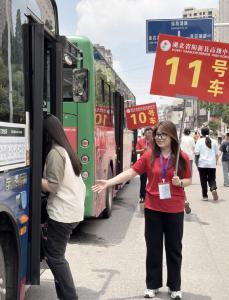 阳新00后教师刘贝：6年后我穿着那件红色T恤衫，带着我的学生们走进考场