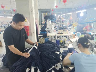 黄石阳新：“90”后创业青年 将制衣厂开到乡亲家门口