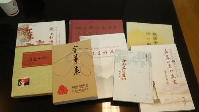 七旬兄弟追寻父母革命足迹 向阳新县档案馆捐赠珍贵史料