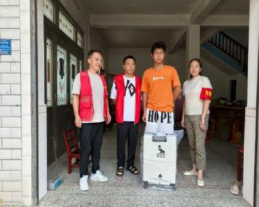 黄石阳新：“积分超市”送出特别“开学礼” 行李箱载梦启航