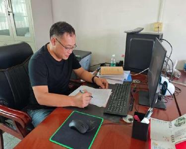 基层教育“守灯人”：党员教师郭庆锦的31年无悔选择
