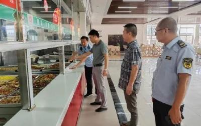 白果市场监督管理所开展开学季食品安全专项检查