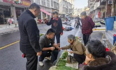 夫子河镇：整治流动摊贩既要“烟火气”也要干净整洁