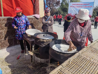 白果镇张狮脑村举办豆折美食文化活动