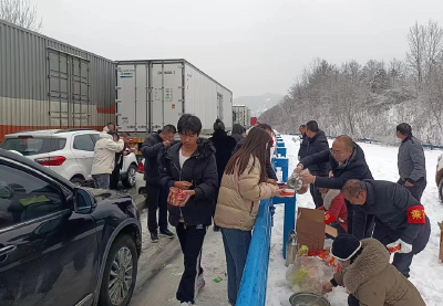 以雪为令 迎寒而战！麻城各地战冰雪保畅通护平安（三）