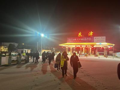 风雪夜55名受困乘客走进食堂，“在湖北高速感受别样温暖！”