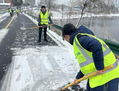 以雪为令 迎寒而战！麻城各地战冰雪保畅通护平安（五）