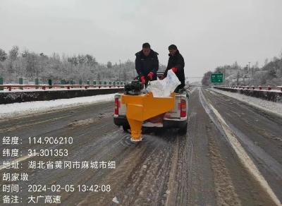 市城管执法局：支援高速公路 除雪保畅护航返程路