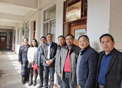 市教育局在麻城实验高中举行陈鸿卿名师工作室揭牌仪式