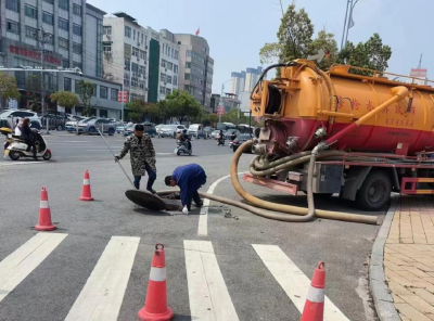 市城管执法局：未雨绸缪早行动 管网清掏保畅通