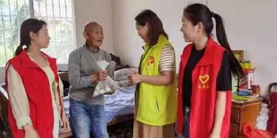 黄土岗镇开展“粽香传情，与爱同行”端午志愿服务活动