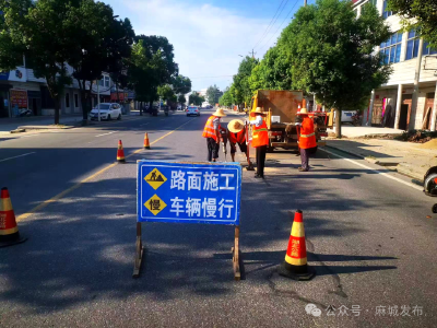 致敬高温下坚守的公路人