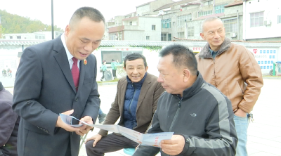 “家门口”的普法课堂