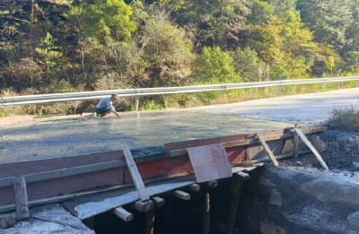 修复汛期水毁路 治理隐患暖民心