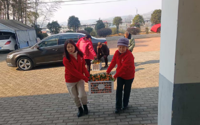 情暖福利院  寒冬爱意浓