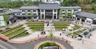 赏花旺季首个周末，龟峰山景区开启“人潮”模式！ 