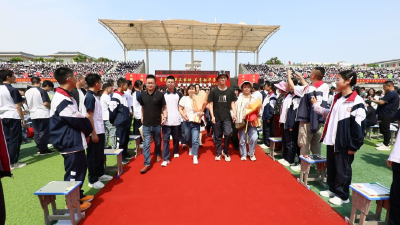 麻城一中举行五四主题活动暨高三成人礼