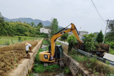张家畈镇余家冲村扎实推进河道清淤工作