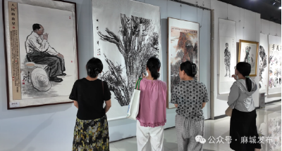 “墨韵长歌”国画展开展 大别山精神主题佳作引市民追捧