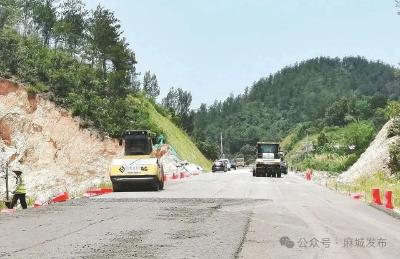 麻城：滚烫工地“焐”出幸福坦途 