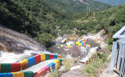 天景山漂流持续火爆 多措并举守牢安全底线