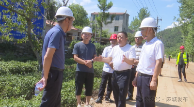 市农村公路事业发展中心联合龟山镇慰问阎邱线项目施工人员