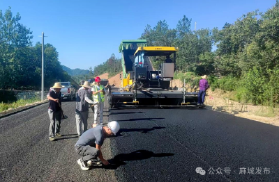 致敬高温下的公路守护者
