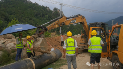 鏖战两个通宵 确保麻阳高速跨河桥墩如期施工