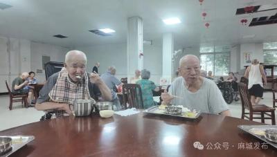 市光荣院撑起“清凉伞” 保老人安然度夏 