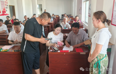 南湖街道：党旗引领聚合力  爱心助学暖人心