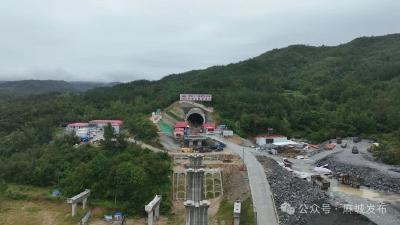【项目一线】合武高铁湖北段首座隧道顺利贯通