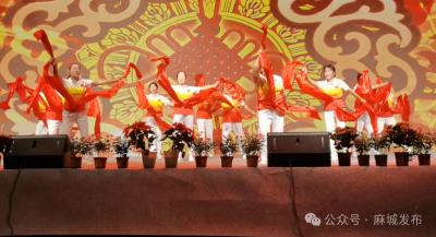 ‌黄金桥社区举办文艺汇演庆双节 共铸民族共同体