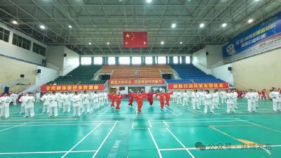 霞披重阳 凤舞太极