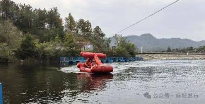 水上自扶正救生艇专项水上实训出精兵